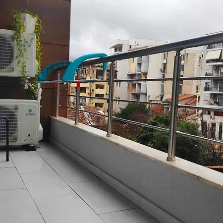 Bluehouse Pazari I Ri